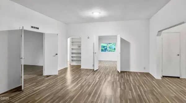 100 Seagrove LOOP, Lincoln City, OR 97367