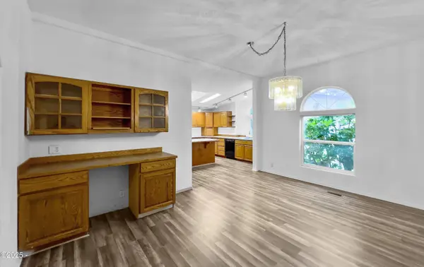 100 Seagrove LOOP, Lincoln City, OR 97367