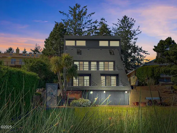 2036 NE Lagoon LN, Lincoln City, OR 97367