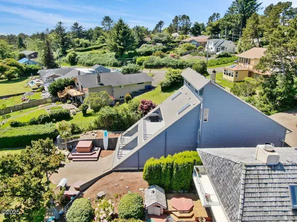 2036 NE Lagoon LN, Lincoln City, OR 97367