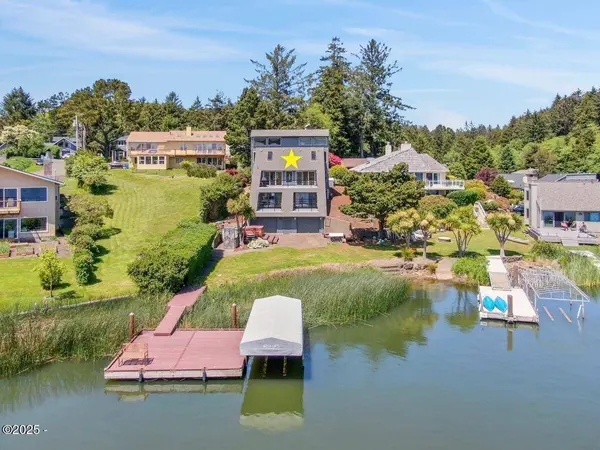 2036 NE Lagoon LN, Lincoln City, OR 97367