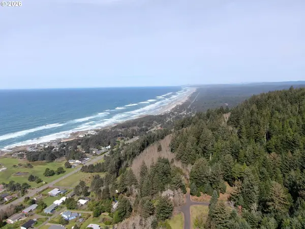 17 Gimlet LN, Yachats, OR 97498