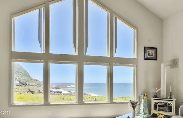 43 Windy WAY, Yachats, OR 97498