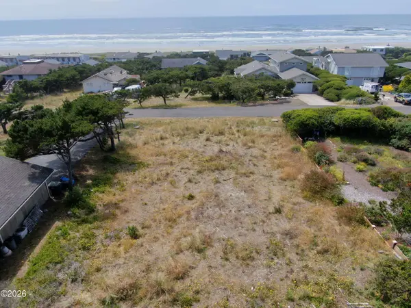 3409 NW Hidden Lake DR, Waldport, OR 97394
