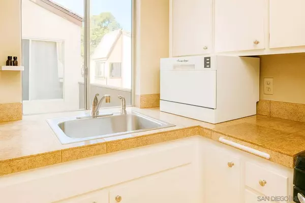 1307 Caminito Gabaldon #H, San Diego, CA 92108