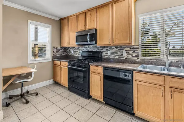 6101 Adelaide Ave #102, San Diego, CA 92115