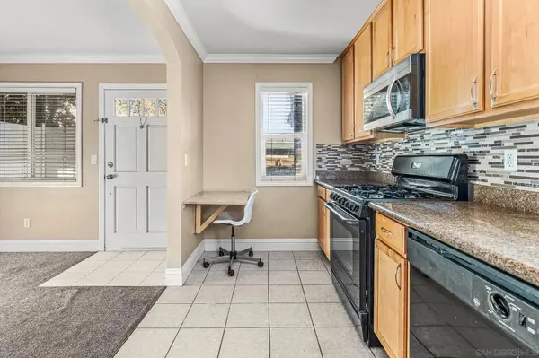 6101 Adelaide Ave #102, San Diego, CA 92115