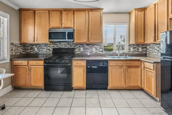 6101 Adelaide Ave #102, San Diego, CA 92115