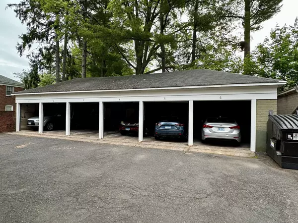 40 Robin Road #APT 305, West Hartford, CT 06119