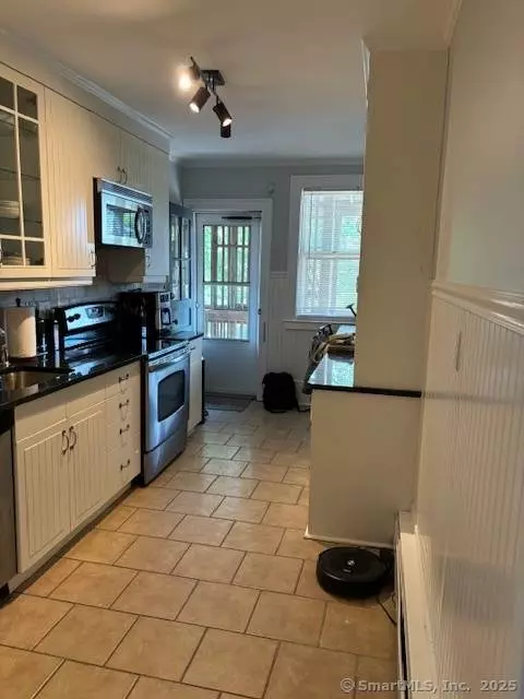 40 Robin Road #APT 305, West Hartford, CT 06119