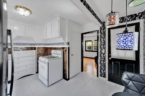 52 Devon Drive, Manchester, CT 06040