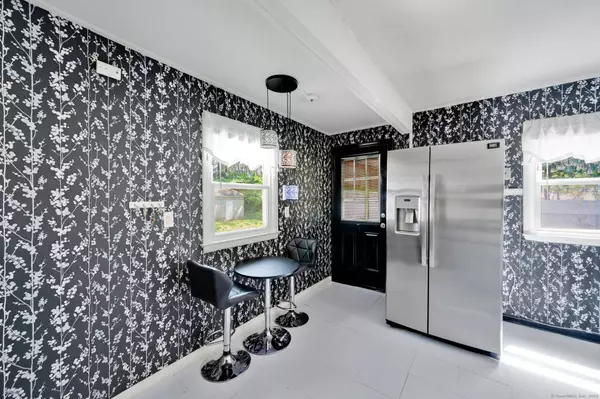 52 Devon Drive, Manchester, CT 06040