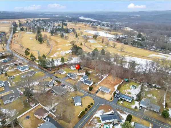 53 Field Road, Cromwell, CT 06416