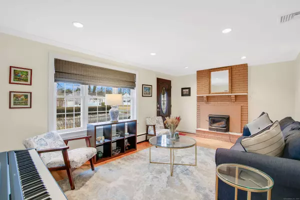 53 Field Road, Cromwell, CT 06416