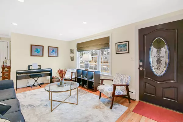 53 Field Road, Cromwell, CT 06416