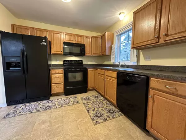 7 West St Extension, Andover, CT 06232