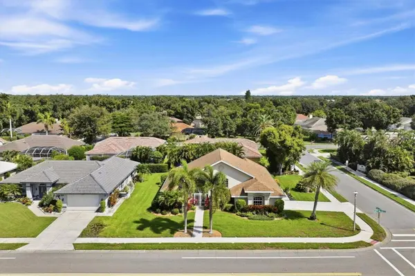 450 LAKE OF THE WOODS DR, Venice, FL 34293