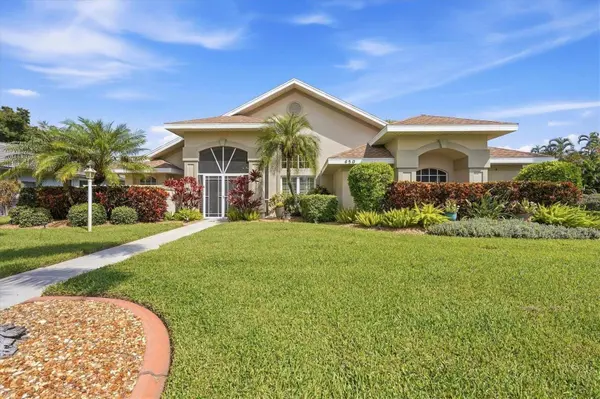 450 LAKE OF THE WOODS DR, Venice, FL 34293