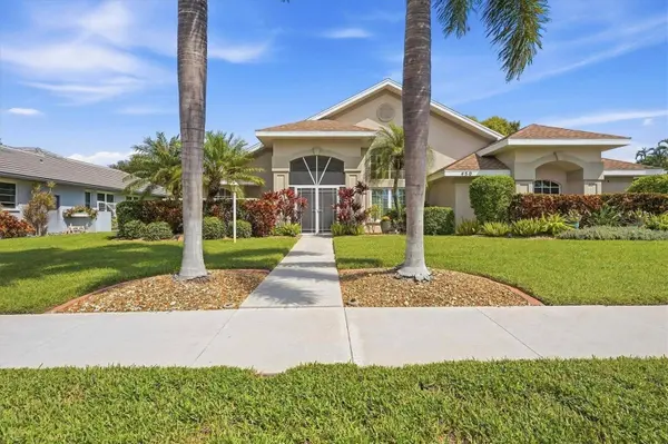 450 LAKE OF THE WOODS DR, Venice, FL 34293