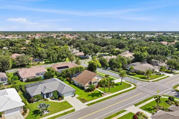 450 LAKE OF THE WOODS DR, Venice, FL 34293