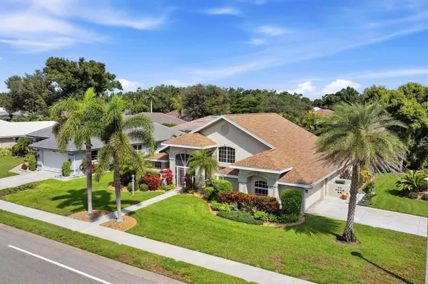 450 LAKE OF THE WOODS DR, Venice, FL 34293