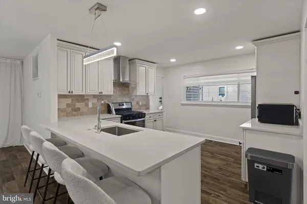 328 BROWNING LN, Cherry Hill, NJ 08003