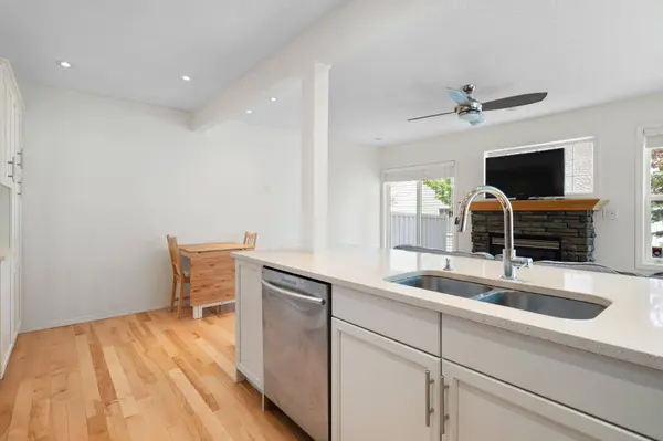 10 Eversyde CT SW, Calgary, AB T2Y 4S4