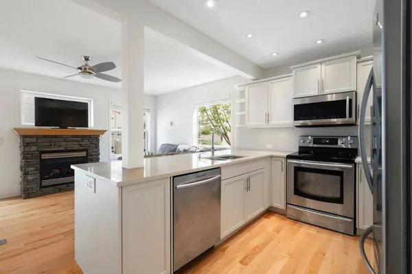 10 Eversyde CT SW, Calgary, AB T2Y 4S4