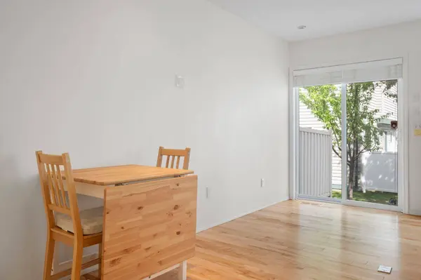 10 Eversyde CT SW, Calgary, AB T2Y 4S4