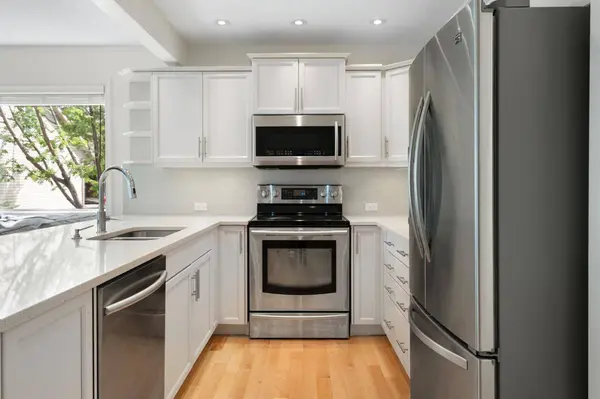 10 Eversyde CT SW, Calgary, AB T2Y 4S4