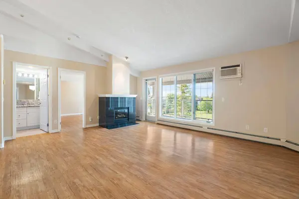 6868 Sierra Morena BLVD SW #310, Calgary, AB T3H 3R6