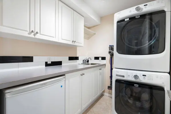 6868 Sierra Morena BLVD SW #310, Calgary, AB T3H 3R6
