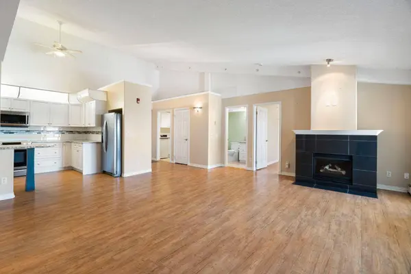6868 Sierra Morena BLVD SW #310, Calgary, AB T3H 3R6
