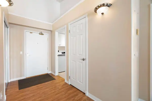 6868 Sierra Morena BLVD SW #310, Calgary, AB T3H 3R6