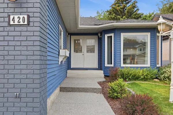 420 Douglasbank CT SE, Calgary, AB T2Z1X1