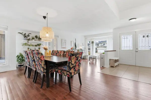 420 Douglasbank CT SE, Calgary, AB T2Z1X1