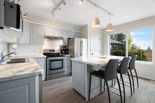 7865 24 ST SE, Calgary, AB T2C0Z2