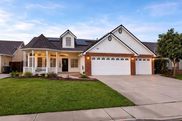 5222 W Lark W Court, Visalia, CA 93291