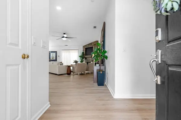 3603 N Minden Court, Visalia, CA 93291