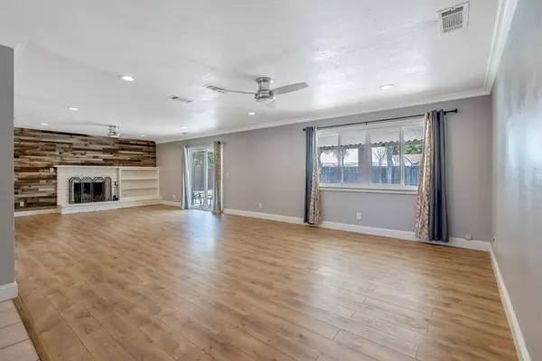3345 W Mill Creek Drive, Visalia, CA 93291