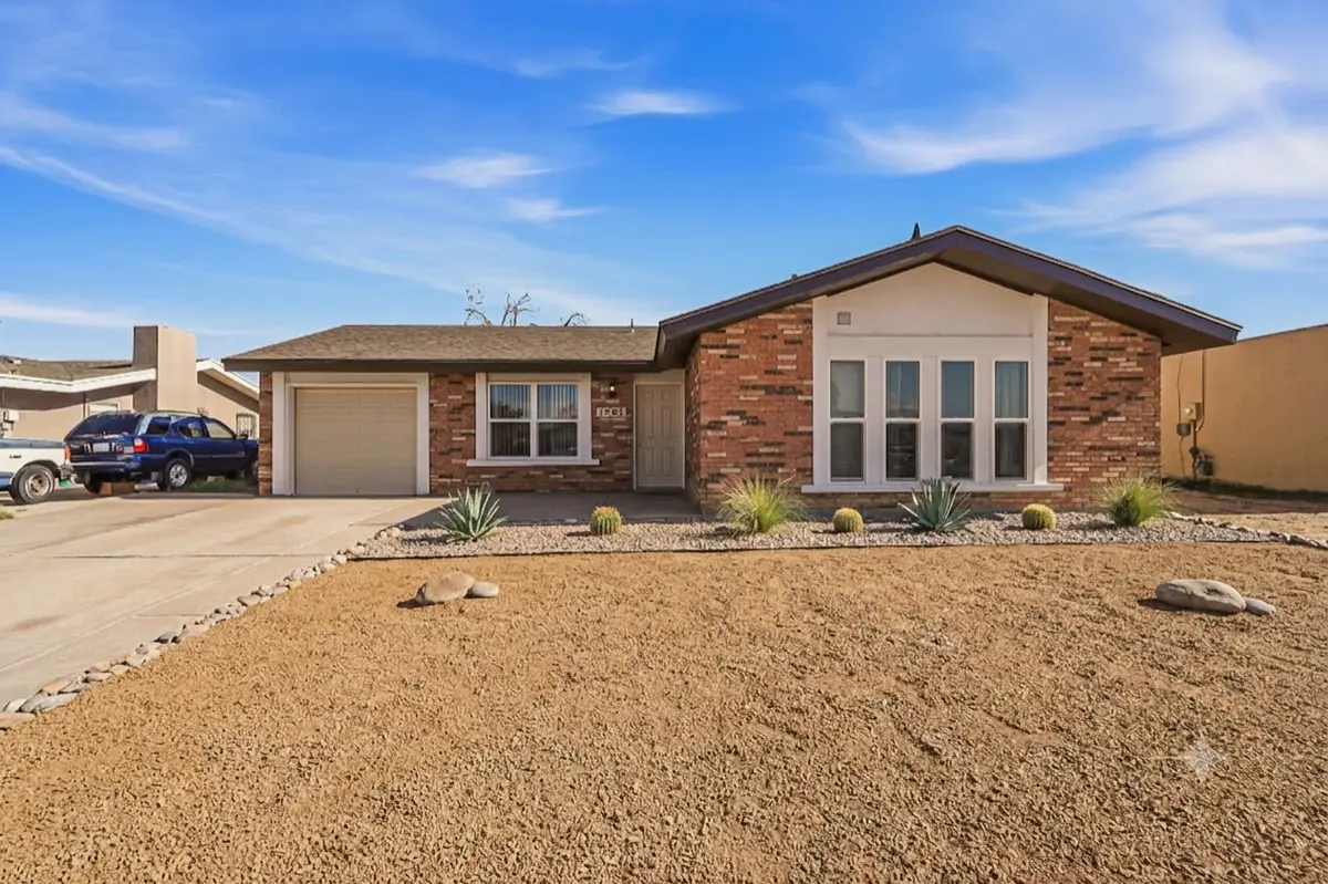 1503 Oppossum Ct, Horizon City, TX 79928-6939