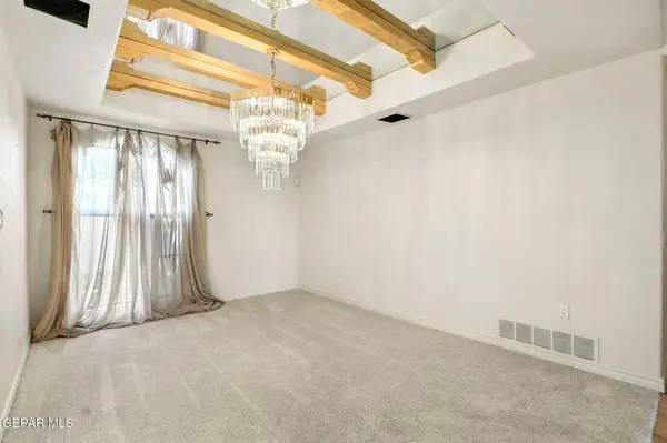 11157 LEO COLLINS DR, El Paso, TX 79936