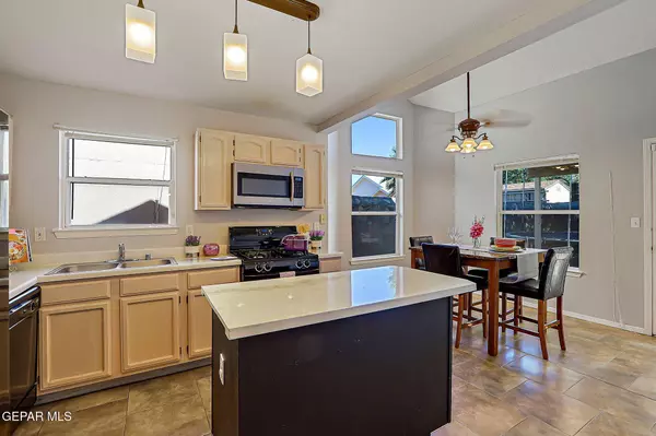 3352 BROKEN BOW ST, El Paso, TX 79936