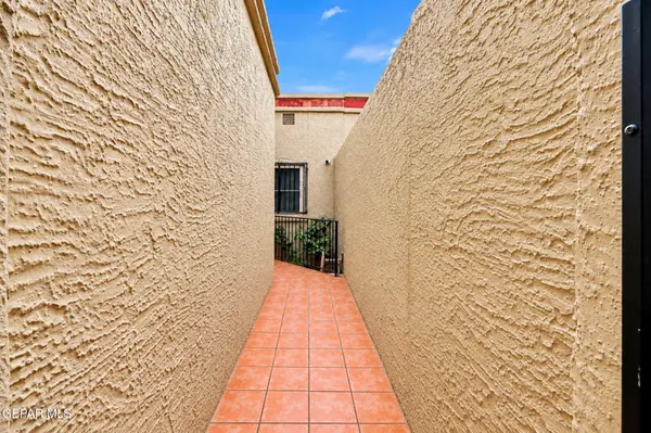 11230 ENID WILSON LN, El Paso, TX 79936