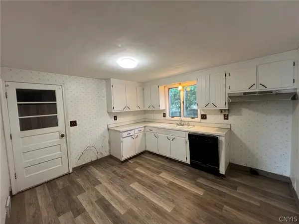 102 S Manor DR, East Syracuse, NY 13057