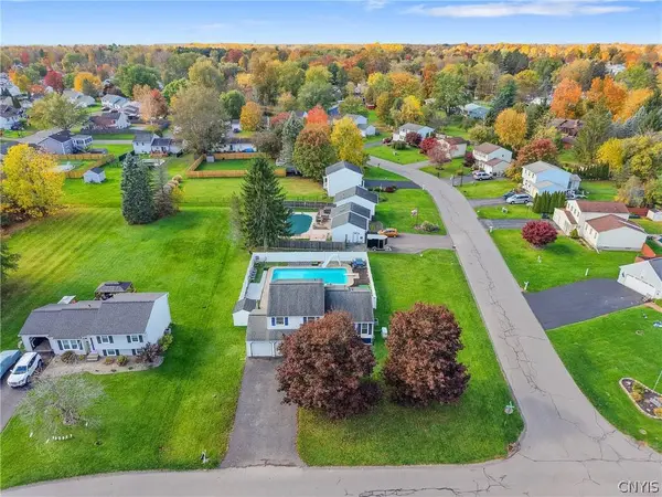 8581 Tartan DR N, Cicero, NY 13039