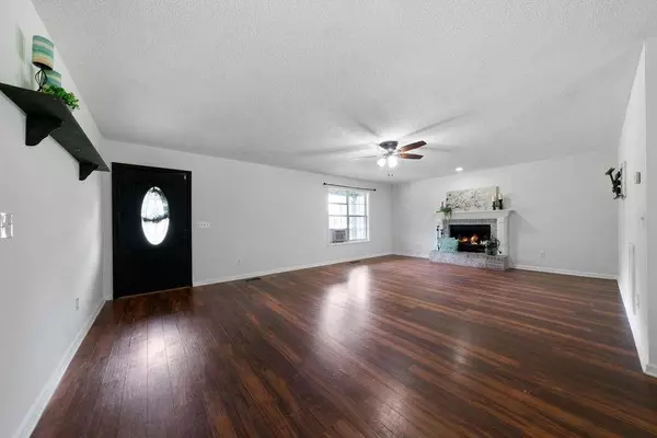 206 Eagle Watch DR, Carrollton, GA 30117