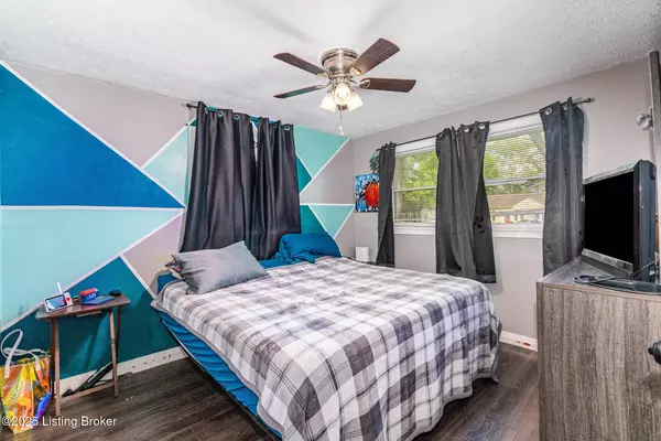 5004 Feys Dr, Louisville, KY 40216