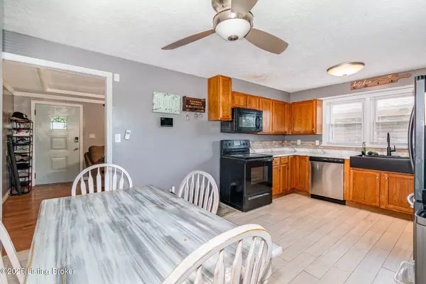 5004 Feys Dr, Louisville, KY 40216