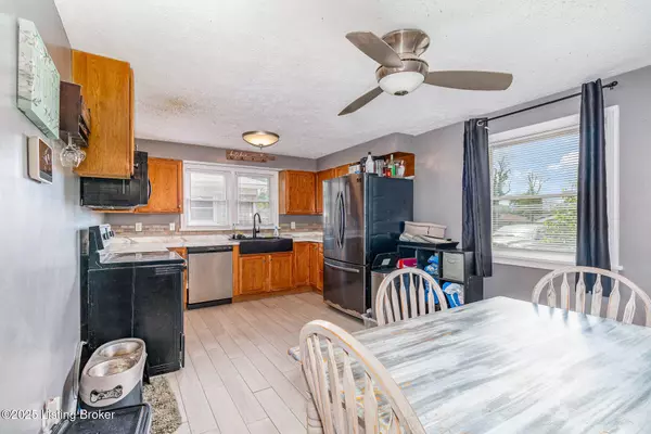 5004 Feys Dr, Louisville, KY 40216